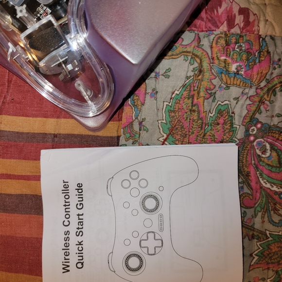 Very cool looking game controller lights up - Picture 9 of 14